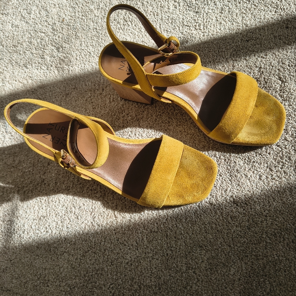 Like New Naturalizer Yellow Suede Block Heel Sandals 8.5 Wide - Picture 4 of 9